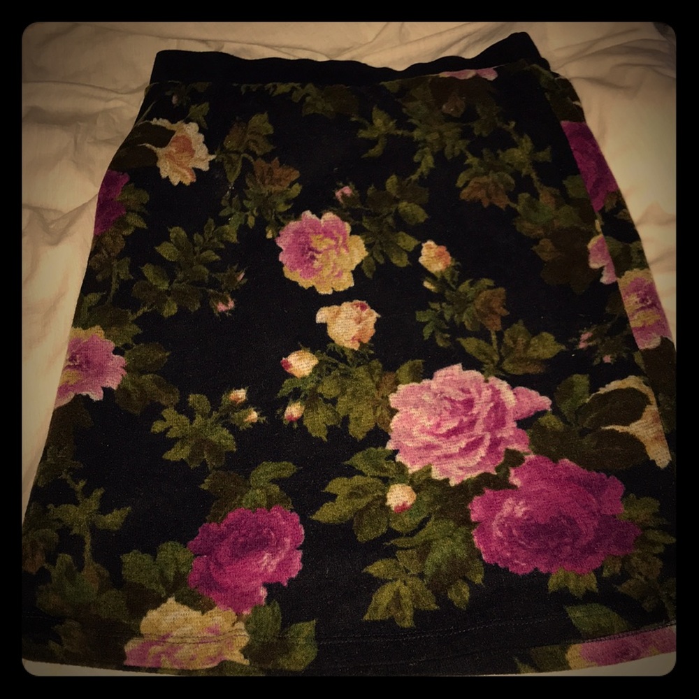 Black floral pencil skirt